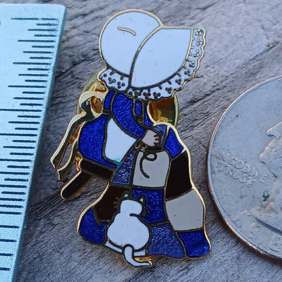 vintage Goose Girl Creations Quilting Figure with Cat Lapel Tack Pin - Picture 2 of 11